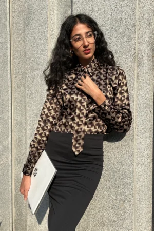 Printed coord set has crop shirt, shorts and a tie in gold and black color. Crop Shirt has full sleeves, collar, cuff and buttons at front it comes with a tie and same color shorts. Very comfortable, trendy can be styled in multiple different ways like formal wear/work wear, casual or party.